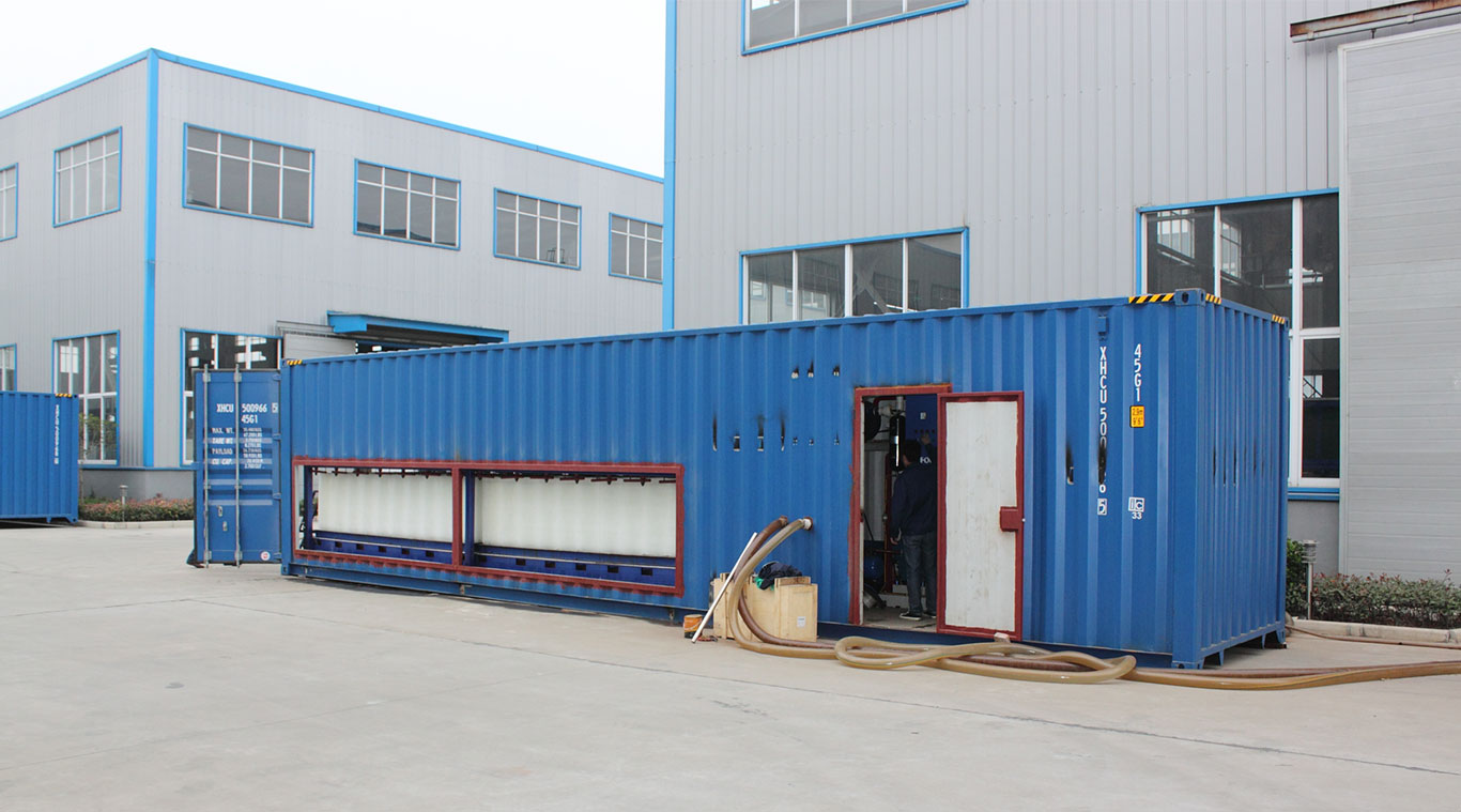 Containerized direct refrigeration block ice machine
