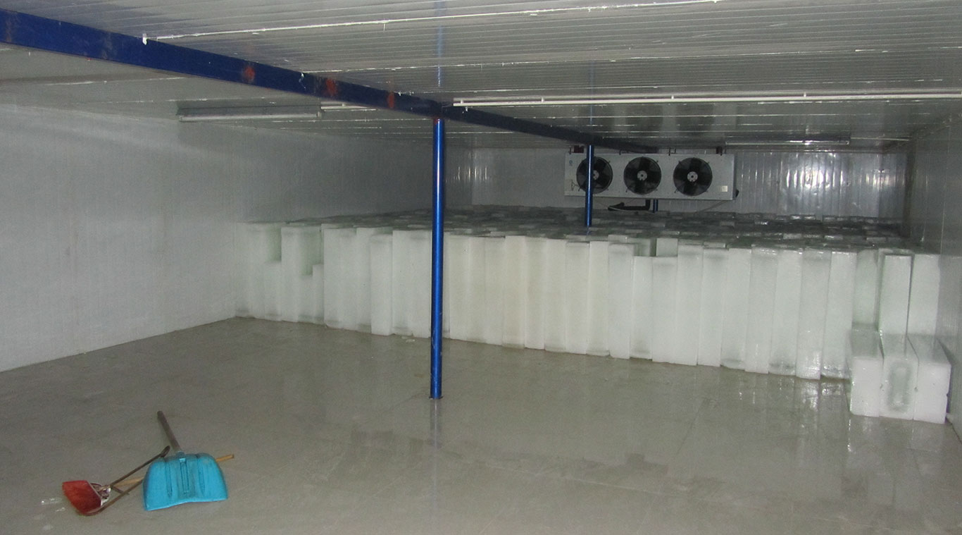 Direct refrigeration block ice machine