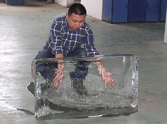 Transparent block ice machine