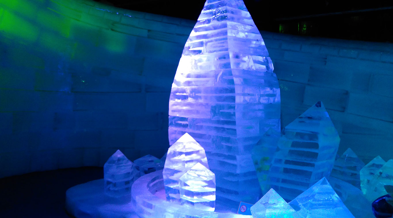 Transparent block ice machine