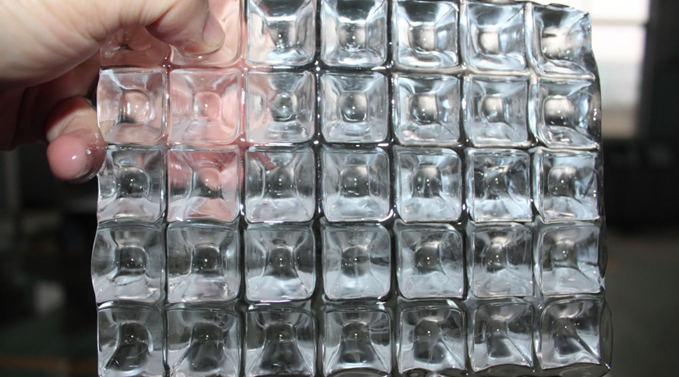 Small capacity cube ice machine