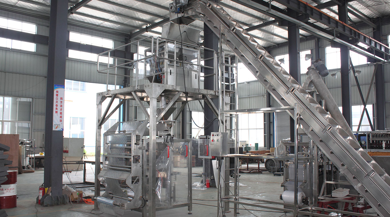 Fully-automatic ice packaging machine